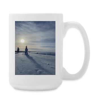 Winterlandschaft in der Sonne - Große Tasse 440 ml - Weiß - Rechts
