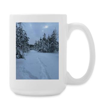 Winter trails in snow forest - Large Mug 440 ml - white - Right