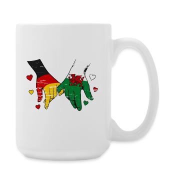 Deutschland_Wales_Flagge_Haendehalten_used - Große Tasse 440 ml - Weiß - Rechts