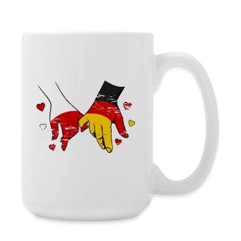 Polen_Deutschland_Flagge_Haendehalten_used - Große Tasse 440 ml - Weiß - Rechts