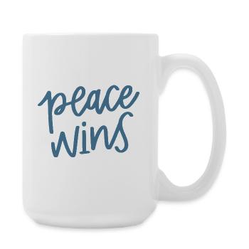 Frieden gewinnt Handlettering - Große Tasse 440 ml - Weiß - Rechts