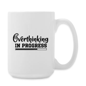 Overthinking in Progress – humorvoller Spruch - Große Tasse 440 ml - Weiß - Rechts
