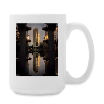 Gefangen zwischen den Schrauben - Große Tasse 440 ml - Weiß - Rechts