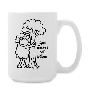 Schaf umarmt Baum – Waldidylle - Große Tasse 440 ml - Weiß - Rechts