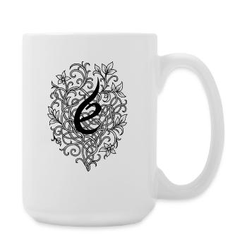 Verzierte_Blume_um_den_Buchstaben__e_ - Große Tasse 440 ml - Weiß - Rechts