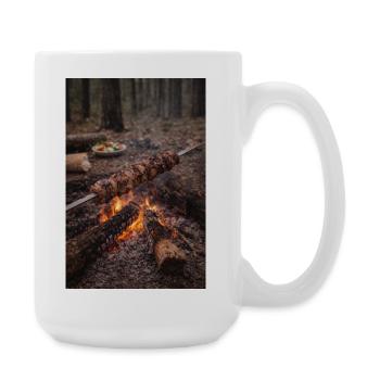Lagerfeuer Spieß im Wald - Große Tasse 440 ml - Weiß - Rechts