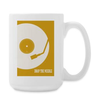 Drop The Needle Turntable Poster - Große Tasse 440 ml - Weiß - Rechts