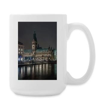L’hôtel de ville de Hambourg illuminé la nuit - Grande tasse 440 ml - blanc - Droite