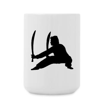 Kung Fu Praktizierender mit zwei Schwertern - Große Tasse 440 ml - Weiß - Vorne