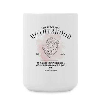 Motherhood EST 2025 – Gentle Parenting Design - Große Tasse 440 ml - Weiß - Vorne