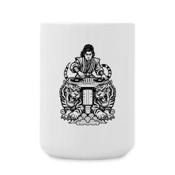 DJ Shirt: Samurai am Mischpult mit Tiger Power - Große Tasse 440 ml - Weiß - Vorne