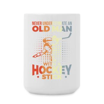 Unterschätze nie alte Eishockeyspieler - Große Tasse 440 ml - Weiß - Vorne