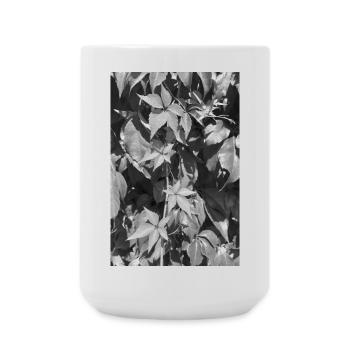 Young Wild Wine B/W - Large Mug 440 ml - white - Front