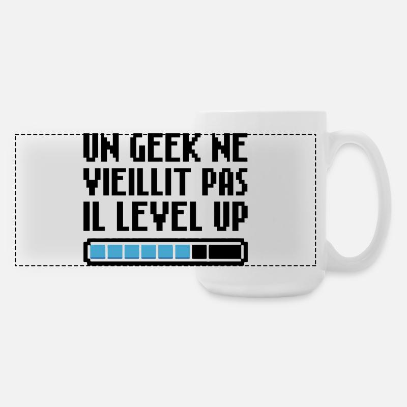 A geek doesn't get old, he level up Retro Gaming - Large Panoramic Mug 440 ml - white