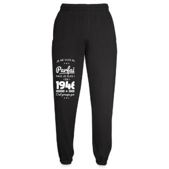 Geboren 1946 – Nicht perfekt, aber fast - Unisex Jogginghose - Schwarz - Vorne - AI Model Female 172 light (172cm)