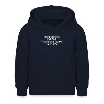 Teste mich nicht, ich habe den Bahnhof in meinem GPS - Kinder Hoodie - Navy - Vorne - AI Model Kid Female (0cm)