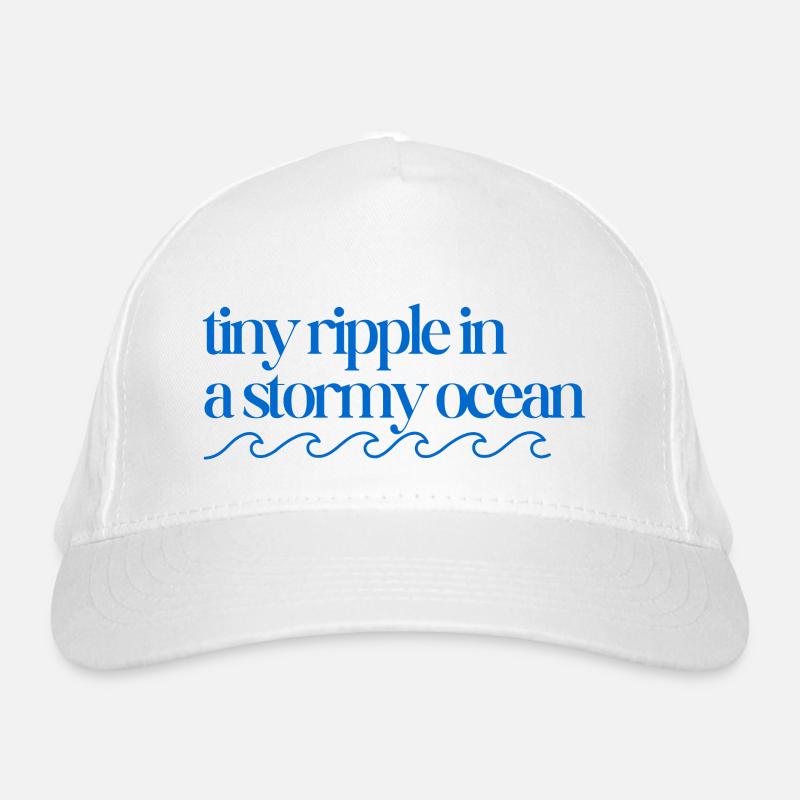 Tiny ripple in a stormy ocean with waves Bio-Baseballkappe