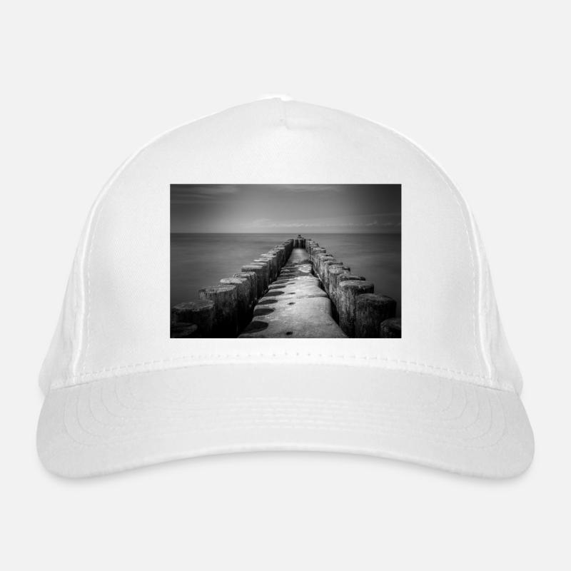 Breakwater in Ahrenshoop - Organic Baseball Cap - white
