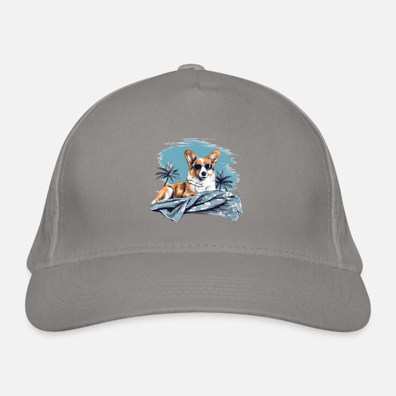 Corgi mit Sonnenbrille am Strand Bio-Baseballkappe