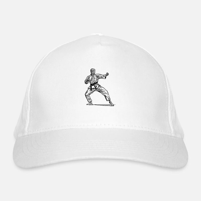 Karatekämpfer in Kampfpose Bio-Baseballkappe