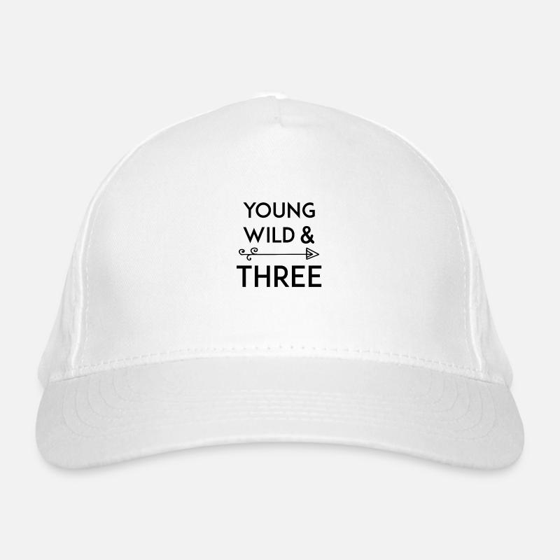 Young, Wild & Three - Bio-Baseballkappe - Weiß