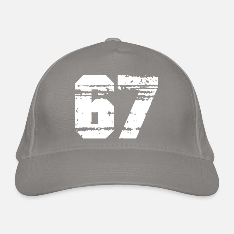 Nummer 67 in Schwarz-Weiß-Kontrast Bio-Baseballkappe