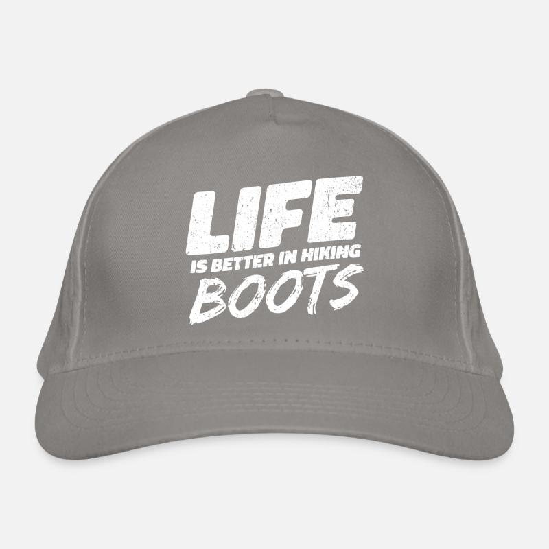 La vie est meilleure dans les chaussures de randonnée. Conception de randonnée Casquette classique bio