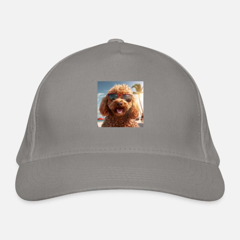 Caniche avec des lunettes de soleil en vacances sur la plage Casquette classique bio