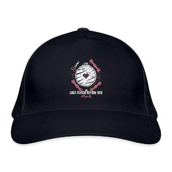 Kreuzstich Stickerei - Last Stitch Before Bed Alle - Bio-Baseballkappe - Navy - Vorne