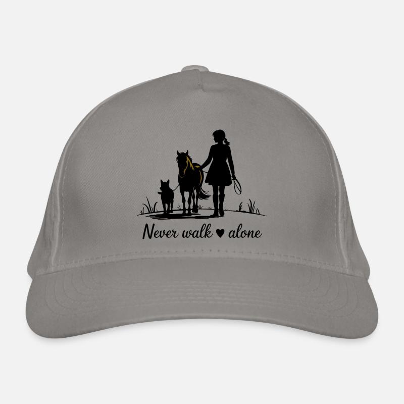 Never Walk Alone – Pferd, Mädchen & Hund Bio-Baseballkappe