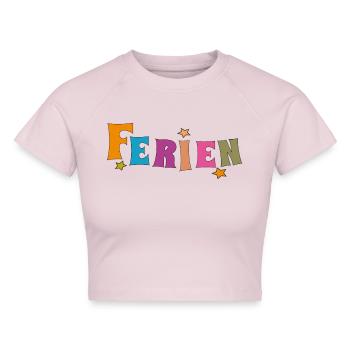 Ferien Urlaub - Cropped Frauen Organic T-Shirt - Puderrosa - Vorne - AI Model Female 172 dark (172cm)