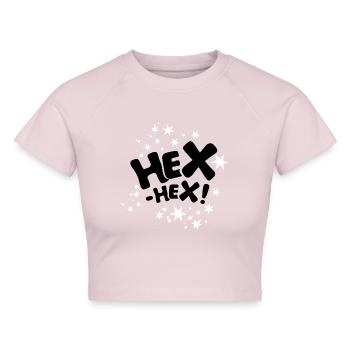 Bibi Blocksberg HEX-HEX! Spruch mit Sternen - Cropped Frauen Organic T-Shirt - Puderrosa - Vorne - AI Model Female 172 dark (172cm)