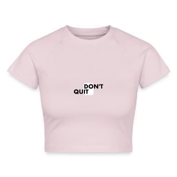 Gebe nicht auf - Tu es Motto Motivation - Cropped Frauen Organic T-Shirt - Puderrosa - Vorne - AI Model Female 172 dark (172cm)