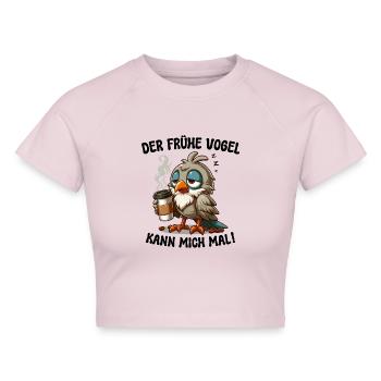 DER FRÜHE VOGEL KANN MICH MAL! KAFFEE TASSE SPRUCH - Cropped Frauen Organic T-Shirt - Puderrosa - Vorne - AI Model Female 172 dark (172cm)