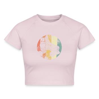 Rollschuh - Cropped Frauen Organic T-Shirt - Puderrosa - Vorne - AI Model Female 172 dark (172cm)