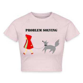 Rotkäppchen Problemlösung - Cropped Frauen Organic T-Shirt - Puderrosa - Vorne - AI Model Female 172 dark (172cm)