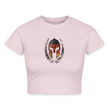 Spartiat Helm Deutsche Flagge - Cropped Frauen Organic T-Shirt - Puderrosa - Vorne - AI Model Female 172 dark (172cm)