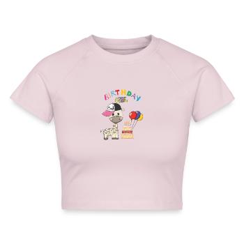 Birthday Girl - Cropped Frauen Organic T-Shirt - Puderrosa - Vorne - AI Model Female 172 dark (172cm)