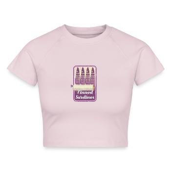 Sardinen in einem Zinnvektor - Cropped Frauen Organic T-Shirt - Puderrosa - Vorne - AI Model Female 172 dark (172cm)