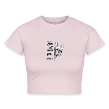  You Will Never Pee Alone Französische Bulldogge - Cropped Frauen Organic T-Shirt - Puderrosa - Vorne - AI Model Female 172 dark (172cm)
