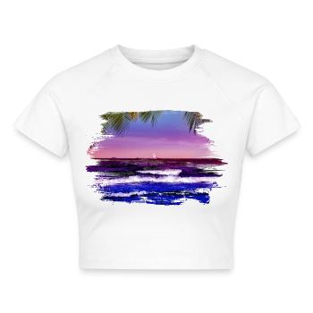 Sonnenuntergang über dem Meer unter Palmen - Cropped Frauen Organic T-Shirt - Weiß - Vorne - AI Model Female 172 dark (172cm)