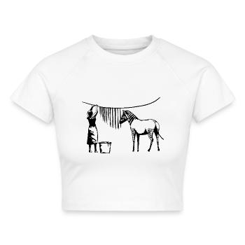 Lustige Zebrastreifen - Cropped Frauen Organic T-Shirt - Weiß - Vorne - AI Model Female 172 dark (172cm)