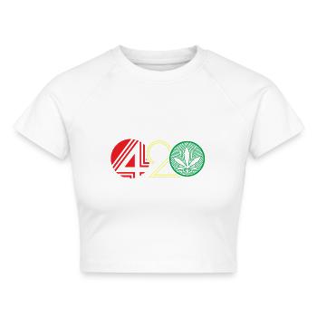 420 mit Cannabis Hanfblatt - Cropped Frauen Organic T-Shirt - Weiß - Vorne - AI Model Female 172 dark (172cm)
