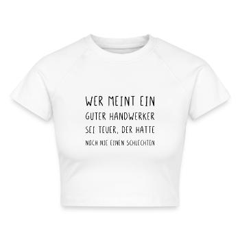 Wer meint ein guter Handwerker sei teuer - Cropped Frauen Organic T-Shirt - Weiß - Vorne - AI Model Female 172 dark (172cm)