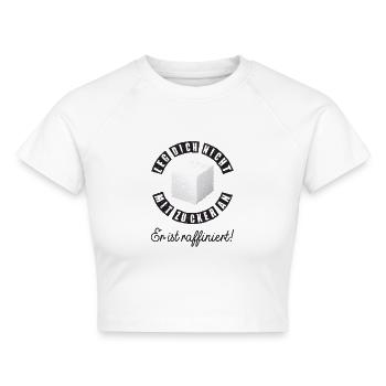 Leg Dich nicht mit Zucker an er ist raffiniert - Cropped Frauen Organic T-Shirt - Weiß - Vorne - AI Model Female 172 dark (172cm)