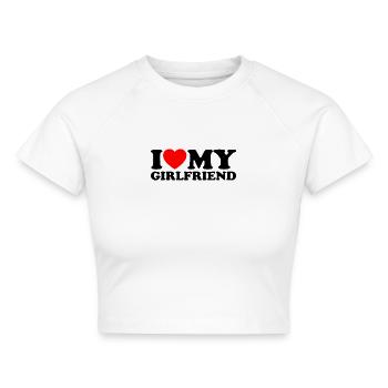 I Love My Girlfriend - Ich Liebe Meine Freundin - Cropped Frauen Organic T-Shirt - Weiß - Vorne - AI Model Female 172 dark (172cm)