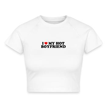 I Love My Hot Boyfriend - Ich Liebe Meinen Freund - Cropped Frauen Organic T-Shirt - Weiß - Vorne - AI Model Female 172 dark (172cm)