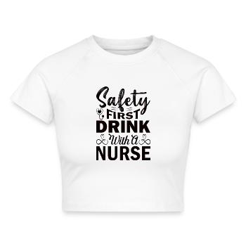 Arzthelferin Krankenpflegerin Arztpraxis Nadel - Cropped Frauen Organic T-Shirt - Weiß - Vorne - AI Model Female 172 dark (172cm)