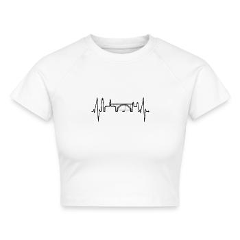 Porto Skyline Herzschlag Portugal Herz Love Porto - Cropped Frauen Organic T-Shirt - Weiß - Vorne - AI Model Female 172 dark (172cm)