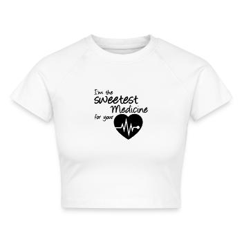 Sweetest Medicine Medizin Arzt Geschenk Spruch - Cropped Frauen Organic T-Shirt - Weiß - Vorne - AI Model Female 172 dark (172cm)